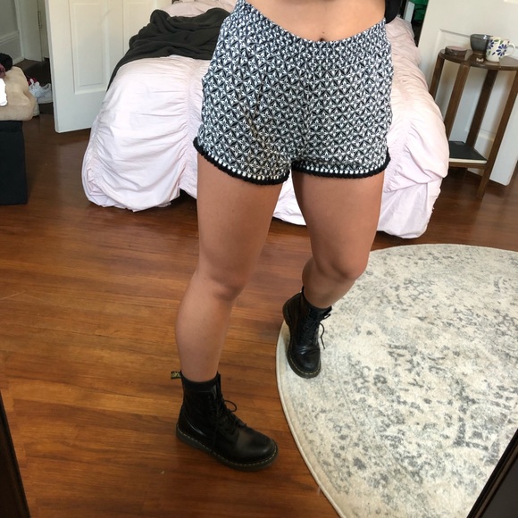Patterned summer shorts - Picture 4 of 4